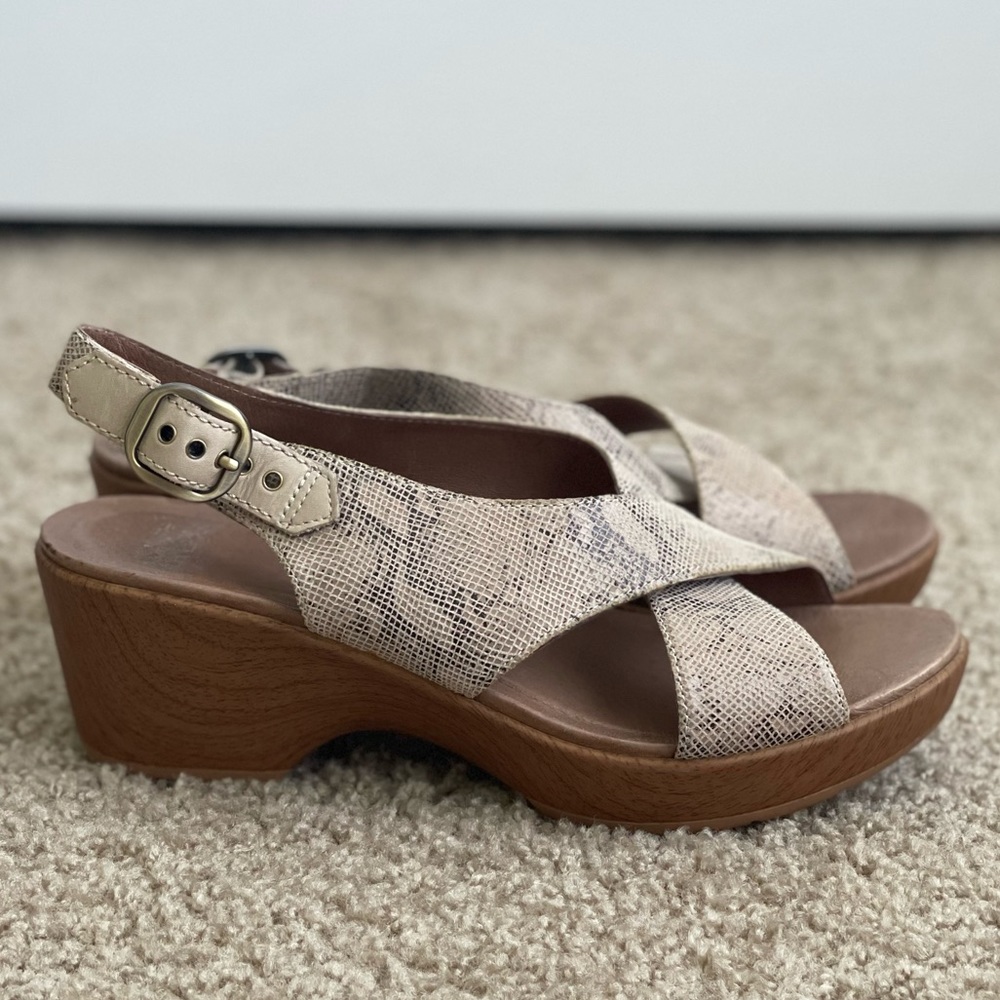 Dansko Jacinda Taupe Snakeskin Sandal Wedges - 41